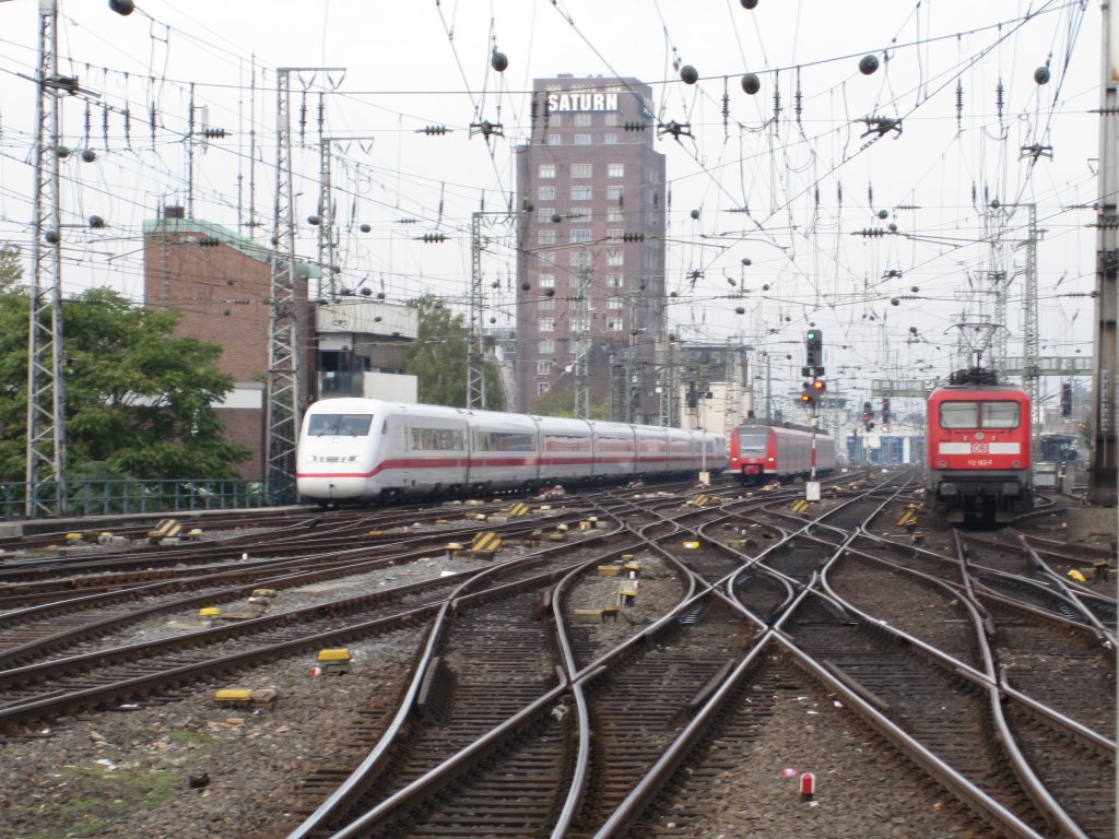 Drei Z�ge auf den Gleisen des K�lner Hbf.