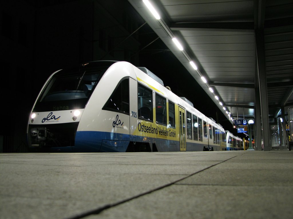 Dreifachtraktion Lint der OLA Schwerin im morgentlichen Berufsverkehr am 14.11.2007 im Schweriner HBF .