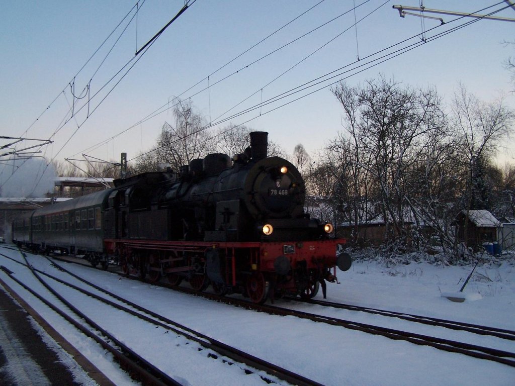 Dreiknigsdampf 2010. Einfahrt der 78 468 in Donaueschingen am 16.25 Uhr.