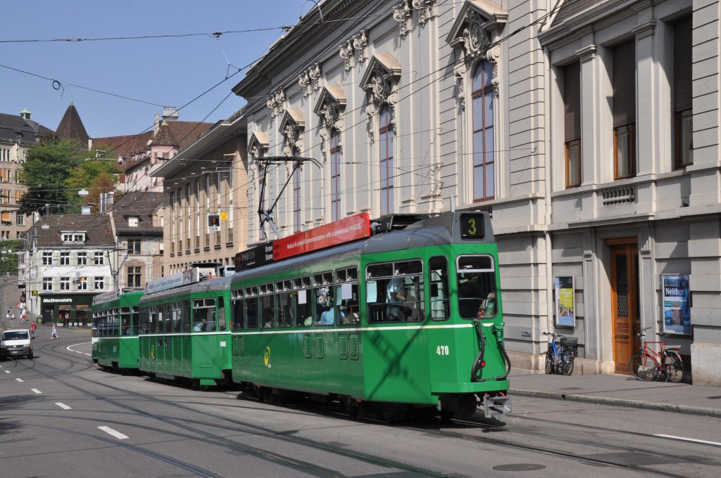 Dreiwagenzug auf der Linie 3 mit einem Be 4/4 Gornichon, dem B4S 1488 und dem Be 4/4 470 fahren den Steinenberg hinunter zur Haltestelle Barfsserplatz. Die Aufnahme stammt vom 22.08.2011.