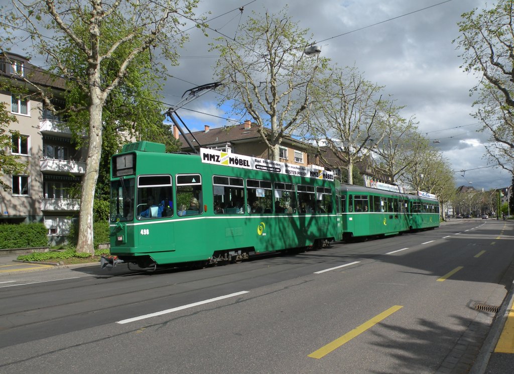 Dreiwagenzug mit dem Be 4/4 498, dem B4S 1486 und dem B4 1504 auf der Linie 1 kurz vor der Haltestelle Schtzenhaus. Die Aufnahme stammt vom 02.05.2012.