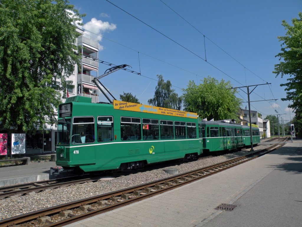 Dreiwagenzug mit dem Motorwagen 478 an der Spitze wartet in Pratteln auf seine Abfahrtszeit. Die Aufnahme stammt vom 02.05.2011.