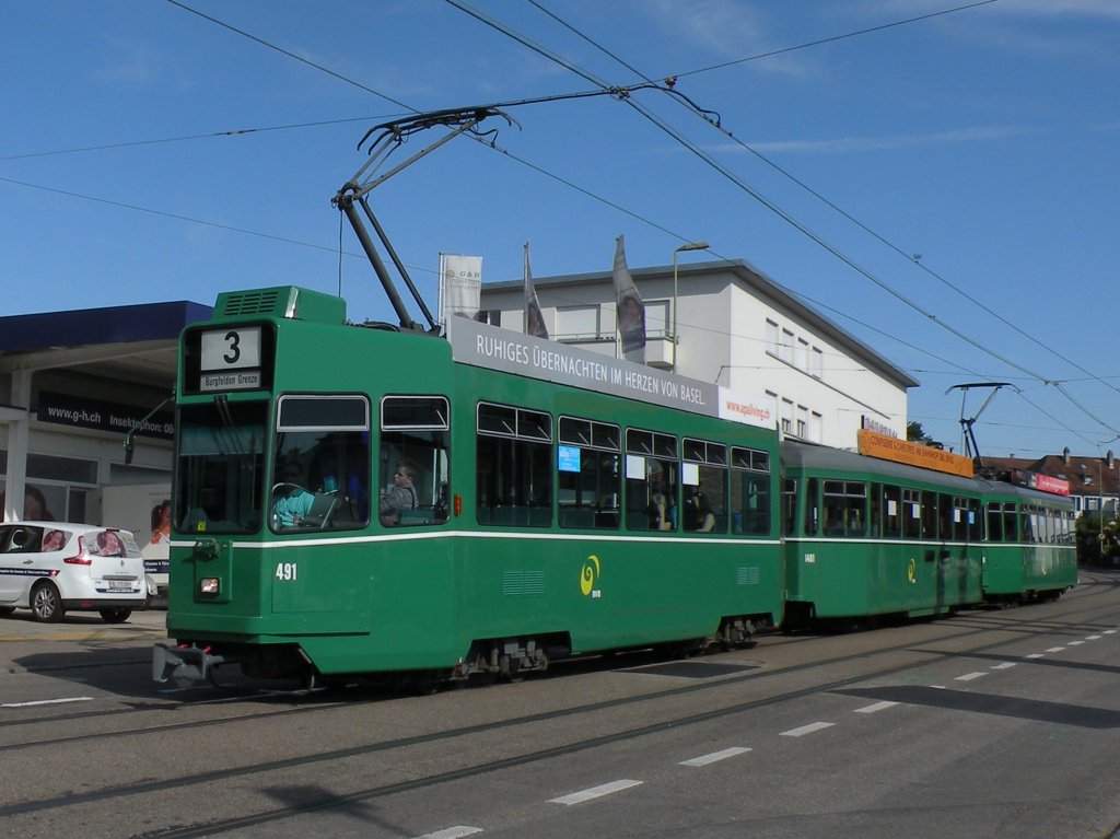Dreiwagenzug mit den Wagen 491, 1481 und 470 auf der Linie 3 kurz nach der Haltestelle Salinienstrasse. Die Aufnahme stammt vom 26.05.2012.