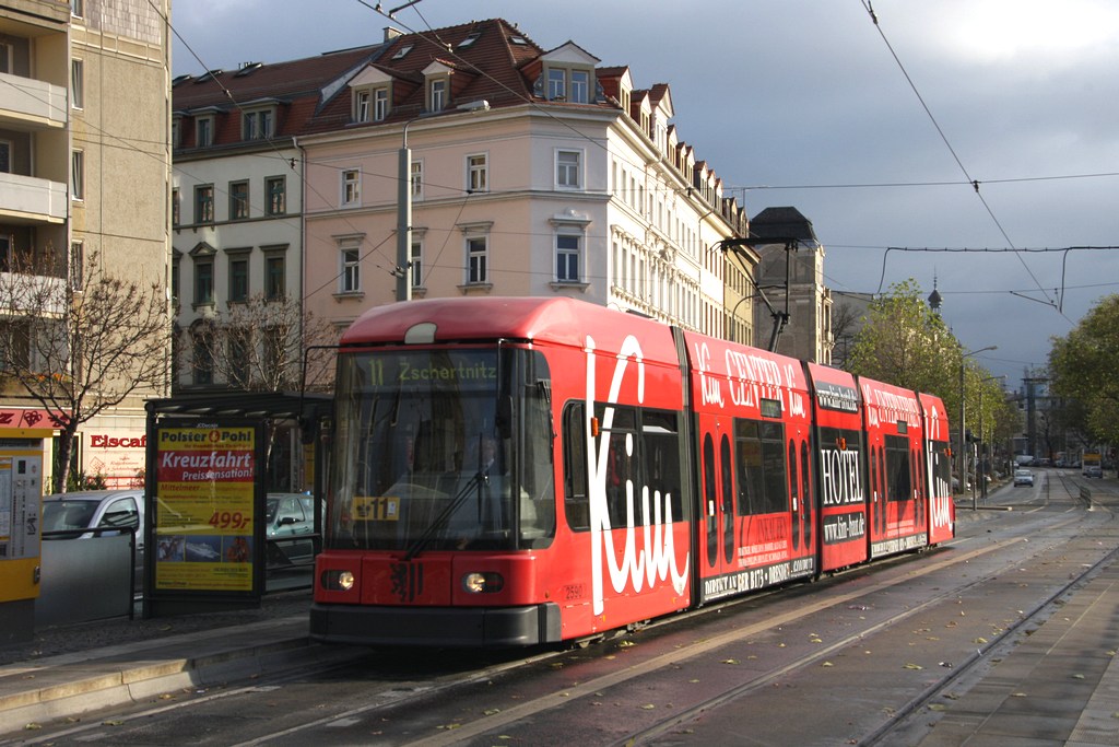 Dresden - DVB/Linie 11 - 2590 an der Hst. Albertplatz am 16.11.2008