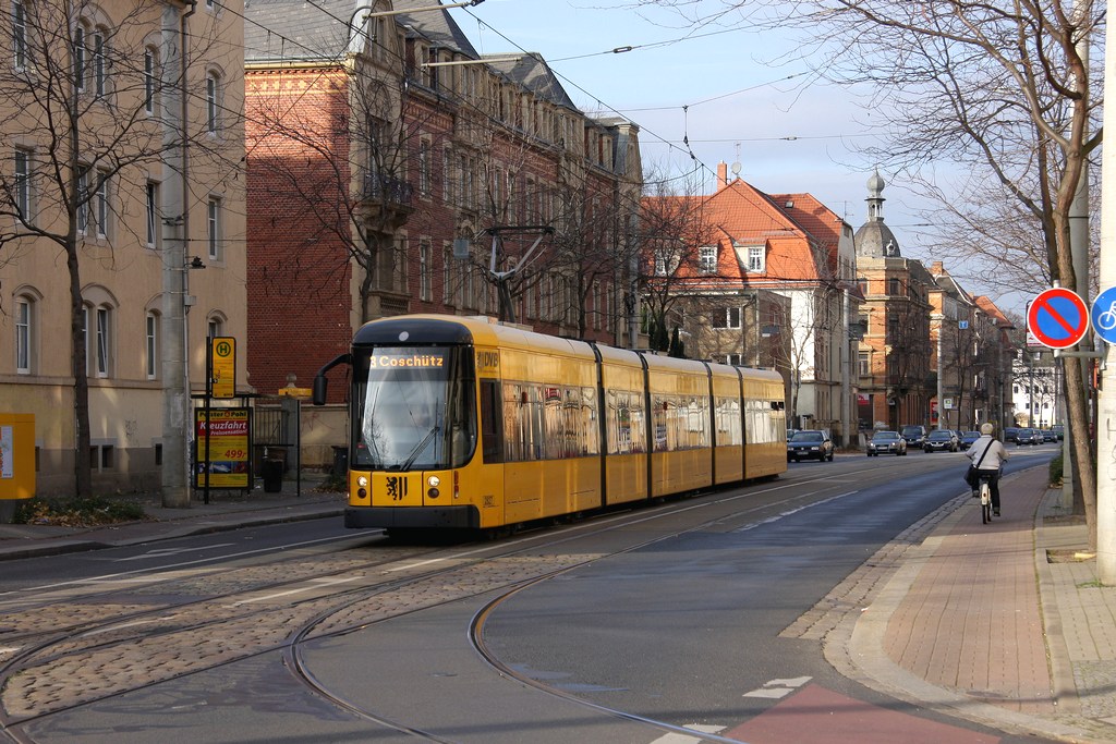 Dresden - DVB/Linie 3 - 2827 an der Hst. Trachenberger Platz am 15.11.2008