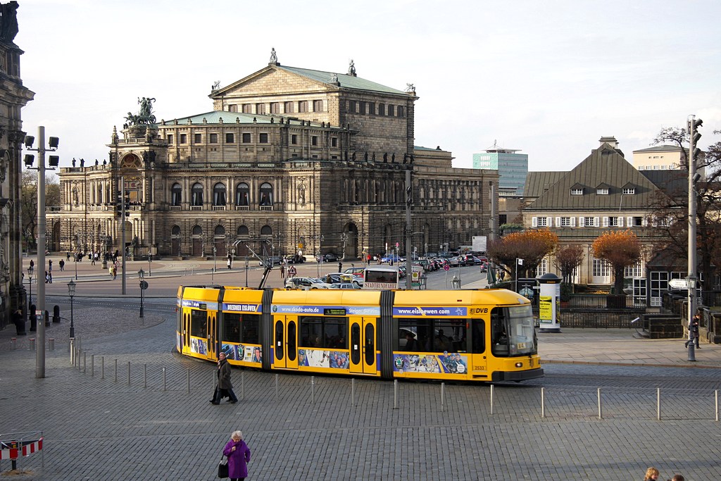 Dresden - DVB/Linie 4 - 2533 bei Hst. Theaterplatz am 16.11.2008