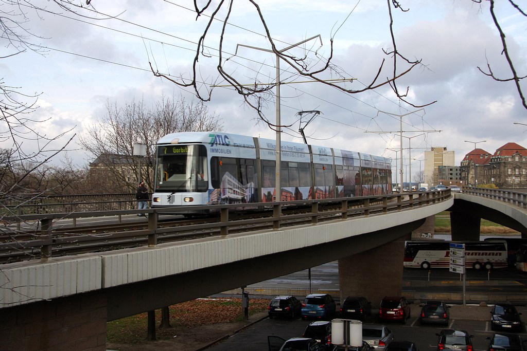 Dresden - DVB/Linie 7 - 2716 auf der Carolabrcke am 16.11.2008