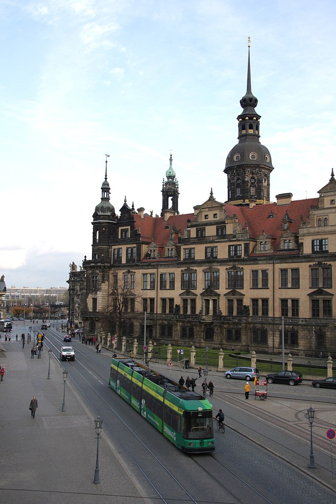 Dresden - DVB/Linie 8 - 2539 vor Erreichen der Hst. Theaterplatz am 16.11.2008