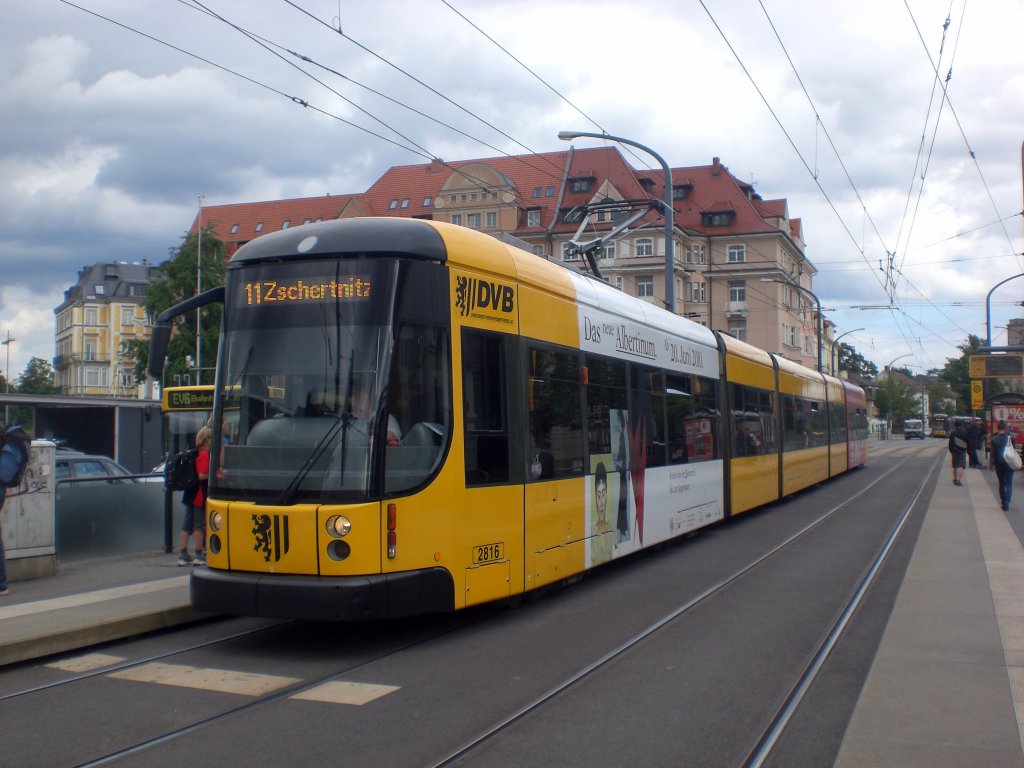 Dresden: Straenbahnlinie 11 nach Zschertnizt am S-Bahnhof Neustadt.(18.8.2010)