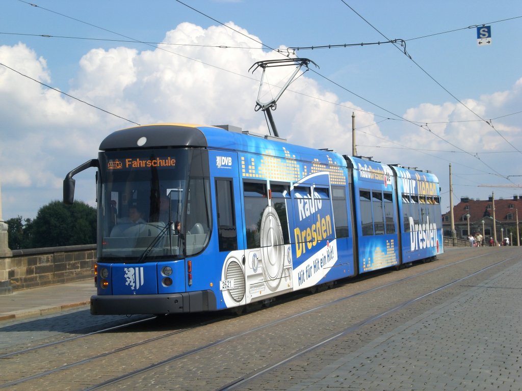 Dresden: Straenbahn unterwegs als Fahrschule an der Haltestelle Innere Neustadt Neustdter Markt.(27.7.2011)