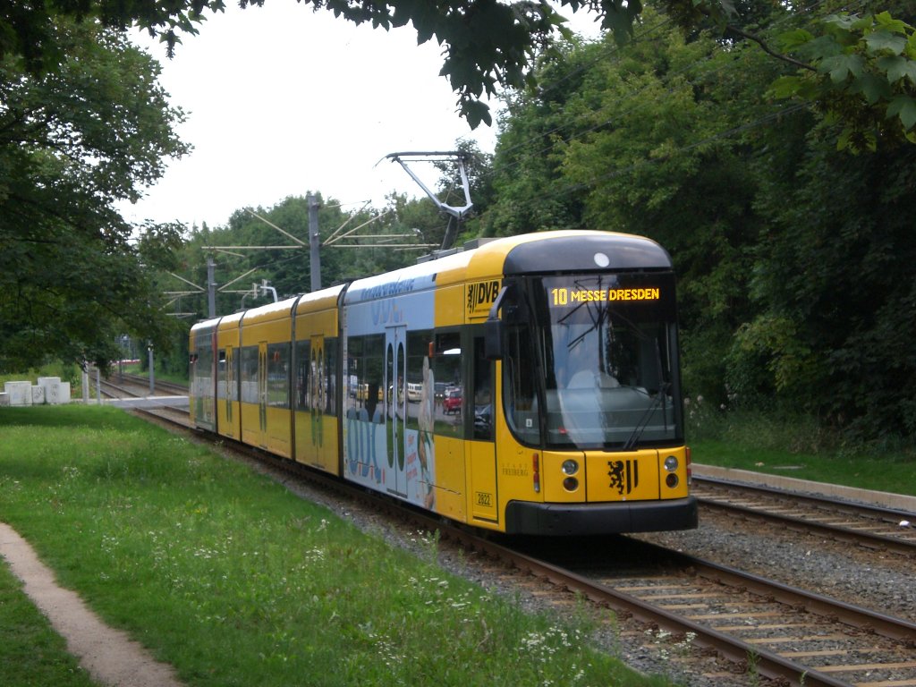 Dresden: Straenbahnlinie 10 nach Messe Dresden am S-Bahnhof Freiberger Strae.(27.7.2011)