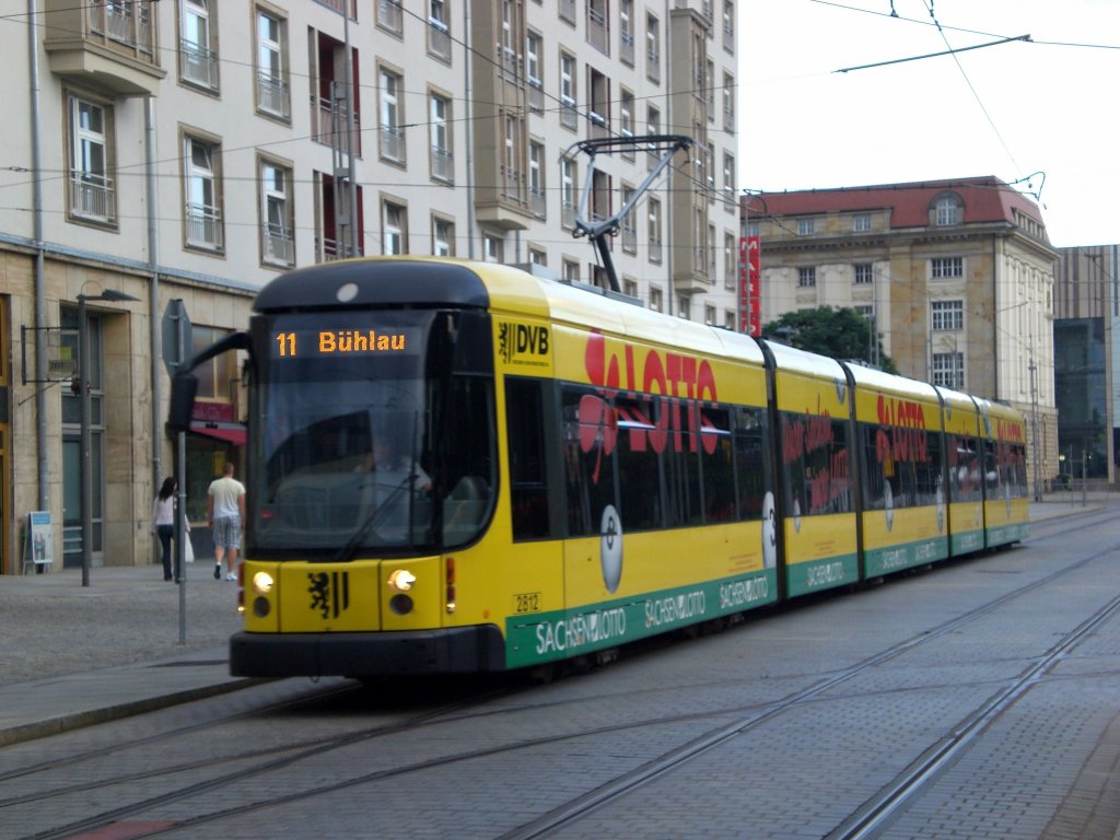 Dresden: Straenbahnlinie 11 nach Bhlau Ullersdorfer Platz nahe der Haltestelle Postplatz.(18.8.2010) 