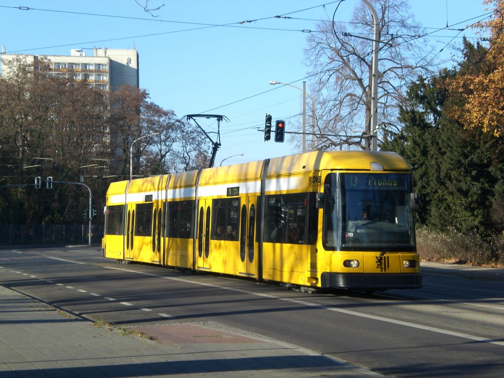 Dresden: Straenbahnlinie 13 nach Prohlis Gleisschleife nahe der Haltestelle Seevorstadt West Lenneplatz.(29.11.2011)