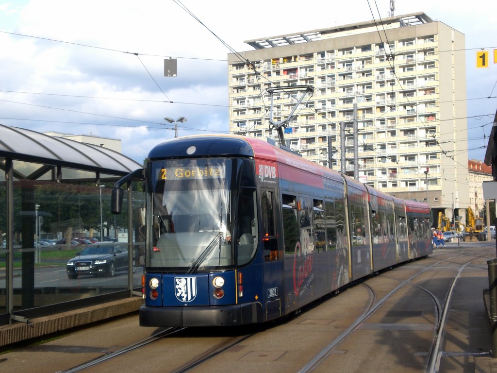 Dresden: Straenbahnlinie 2 nach Betriebshof Gorbitz an der Haltestelle Pirnaischer Platz.(18.8.2010) 