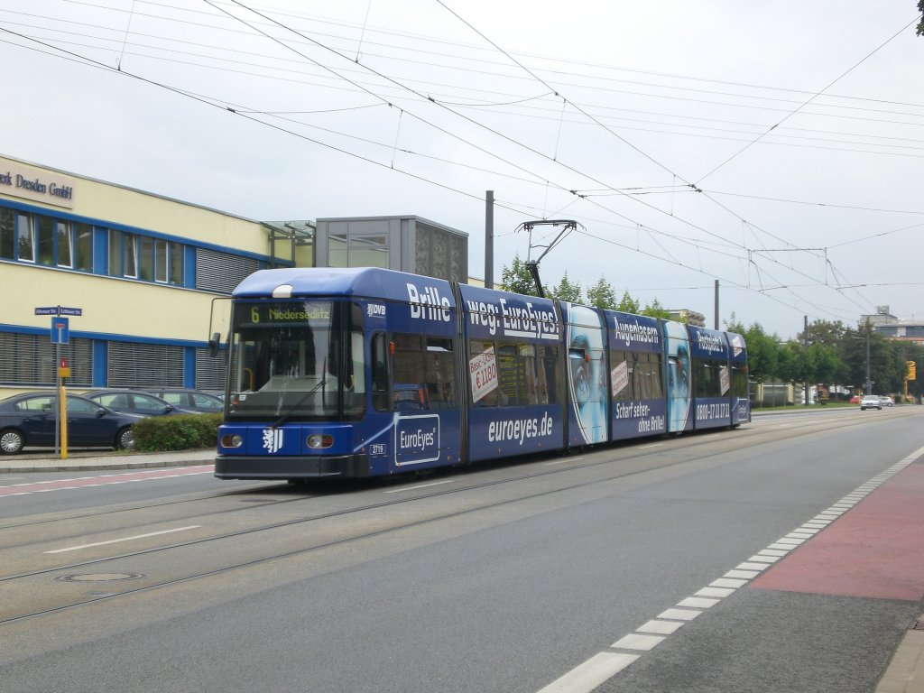 Dresden: Straenbahnlinie 6 nach S-Bahnhof Niedersedlitz nahe der Haltestelle Lbtau Nord Cottaer Strae.(29.7.2011)