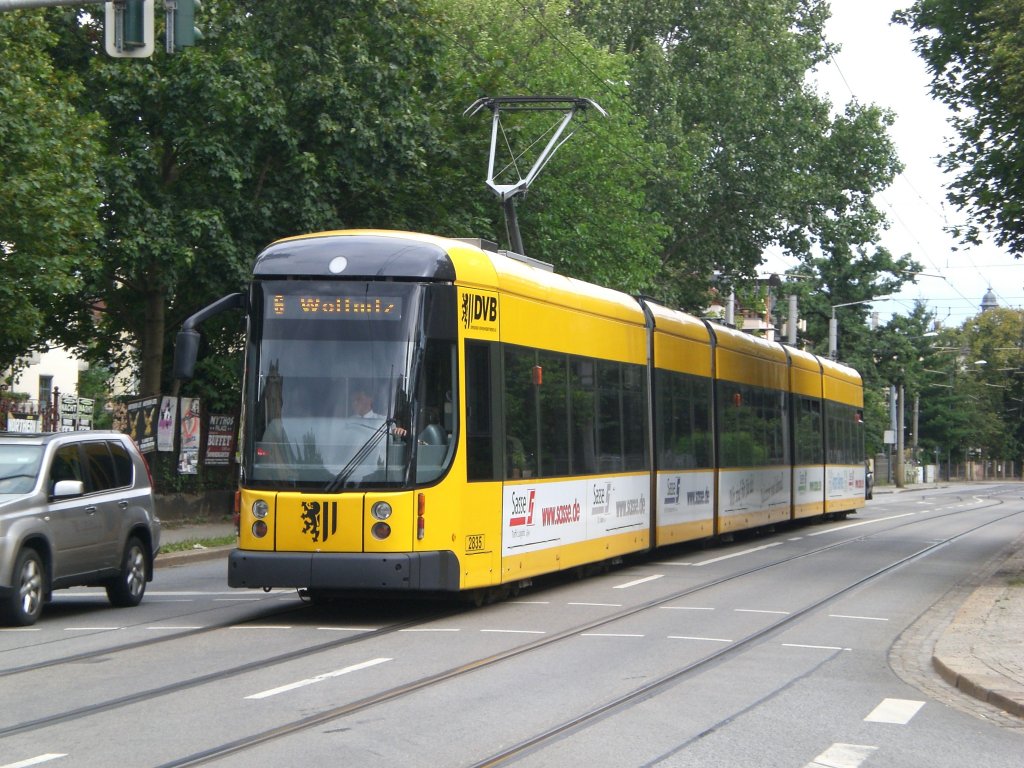 Dresden: Straenbahnlinie 6 nach Wlfnitz an der Haltestelle Striesen Jngstrae.(23.7.2011)