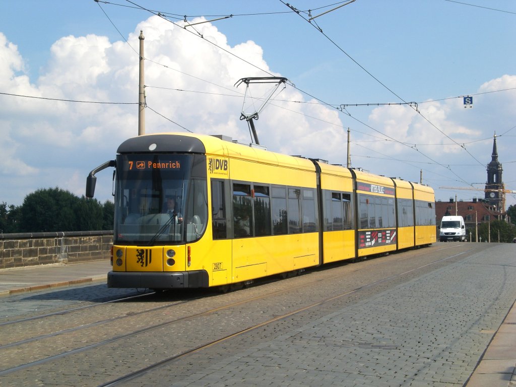 Dresden: Stra�enbahnlinie 7 nach Pennrich Gleisschleife an der Haltestelle Innere Neustadt Neust�dter Markt.(27.7.2011)