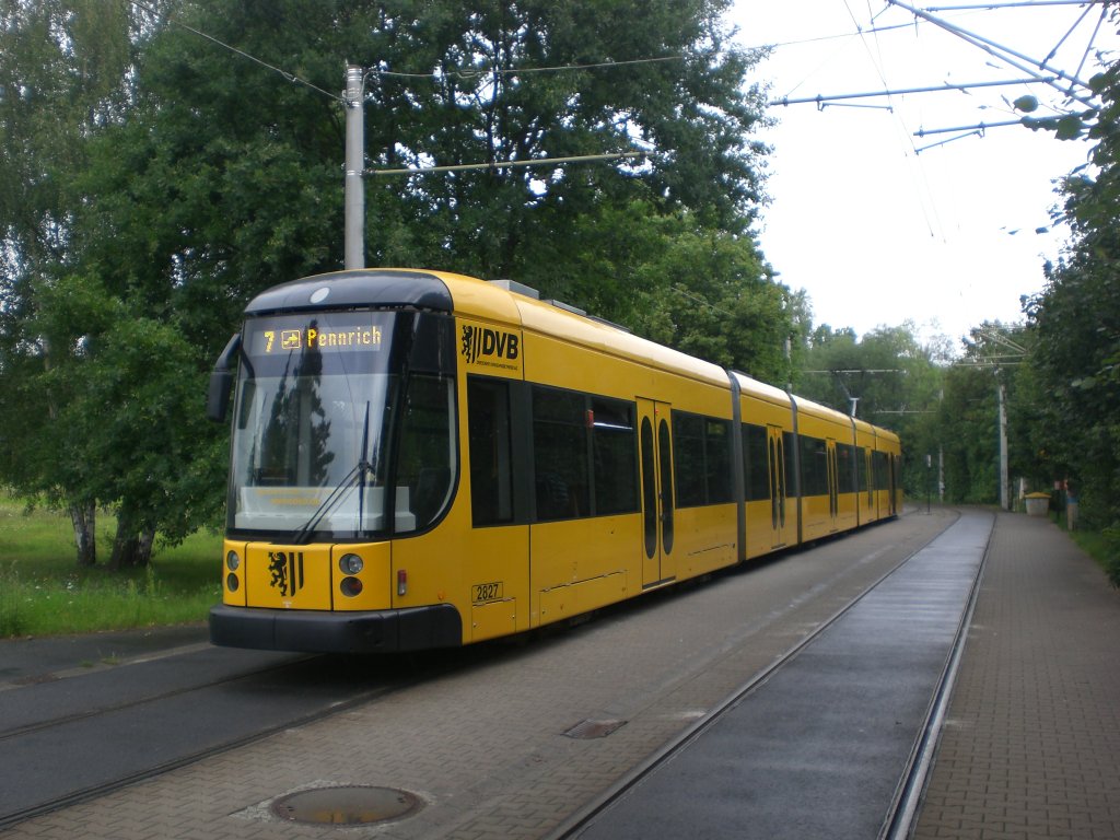 Dresden: Straenbahnlinie 7 nach Pennrich Gleisschleife an der Haltestelle Weixdorf.(29.7.2011)