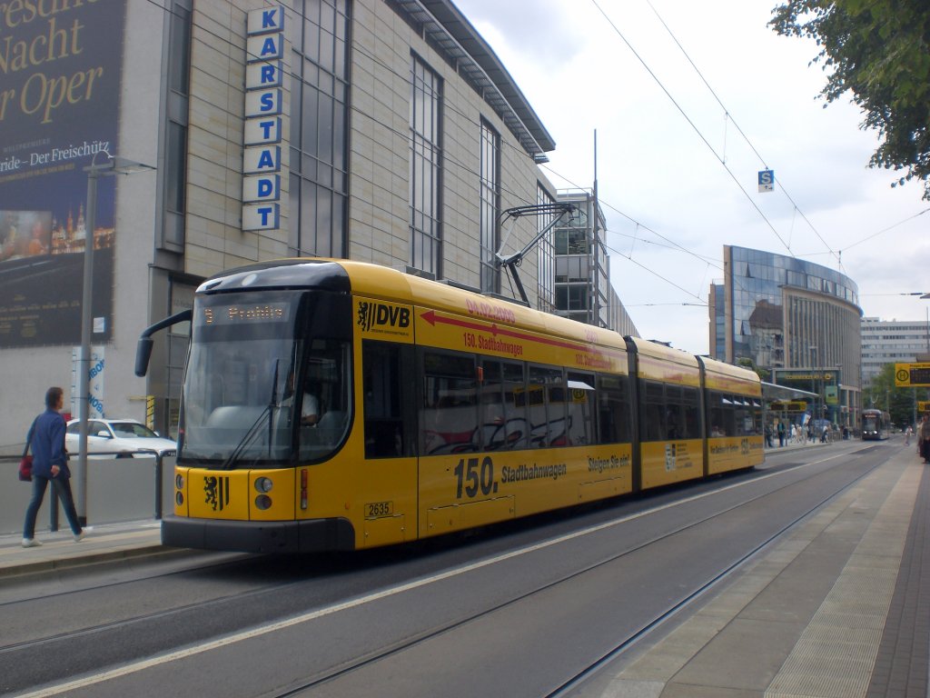 Dresden: Straenbahnlinie 9 nach Prohlis Gleisschleife an der Haltestelle Prager Strae.(18.8.2010)
