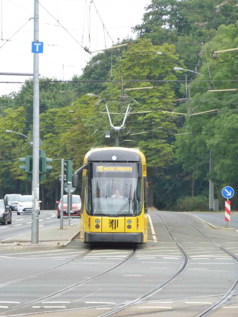 Dresden Tram - Ein Wagen macht sich auf den Weg nach Dresden Messe. 09.08.2013.