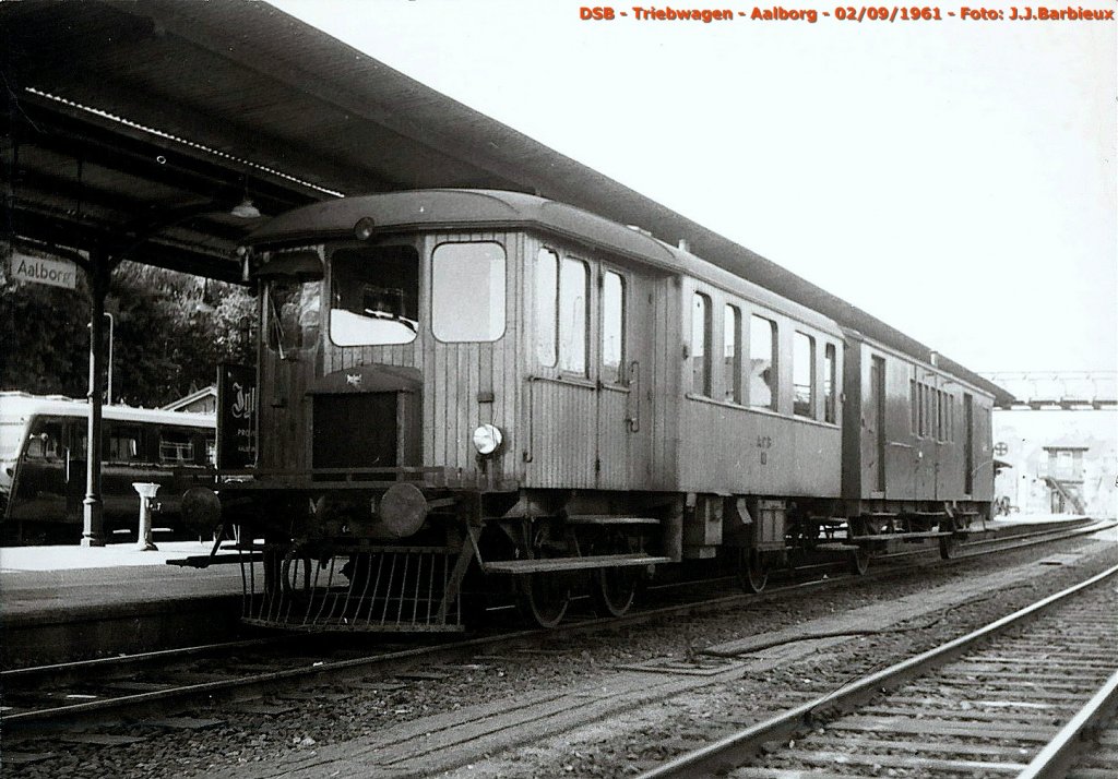 (DSB) - Aalborg - 09/1961 - Dieser Benzin Triebwagen war noch in Betrieb, obwohl schon sehr alt.  Nicht fr die DSB aber fr eine private Bahn. Ich glaube dass dieser TW noch immer fhrt, als Museum Bahn. (Foto: J.J.Barbieux)