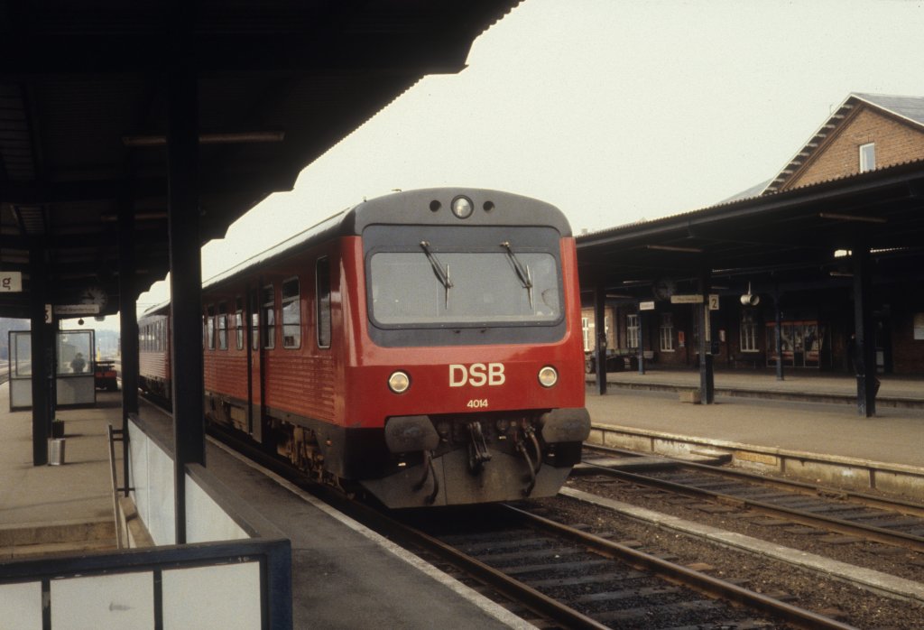 DSB MR 4014 Bahnhof Silkeborg am 9. April 1979. - Der MR 4014 wurde 1978 von der Waggonfabrik Uerdingen gebaut.  