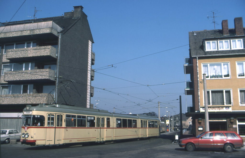 Dsseldorf Tw 2269 verlsst die Schleife Unterrath, 05.03.1987.