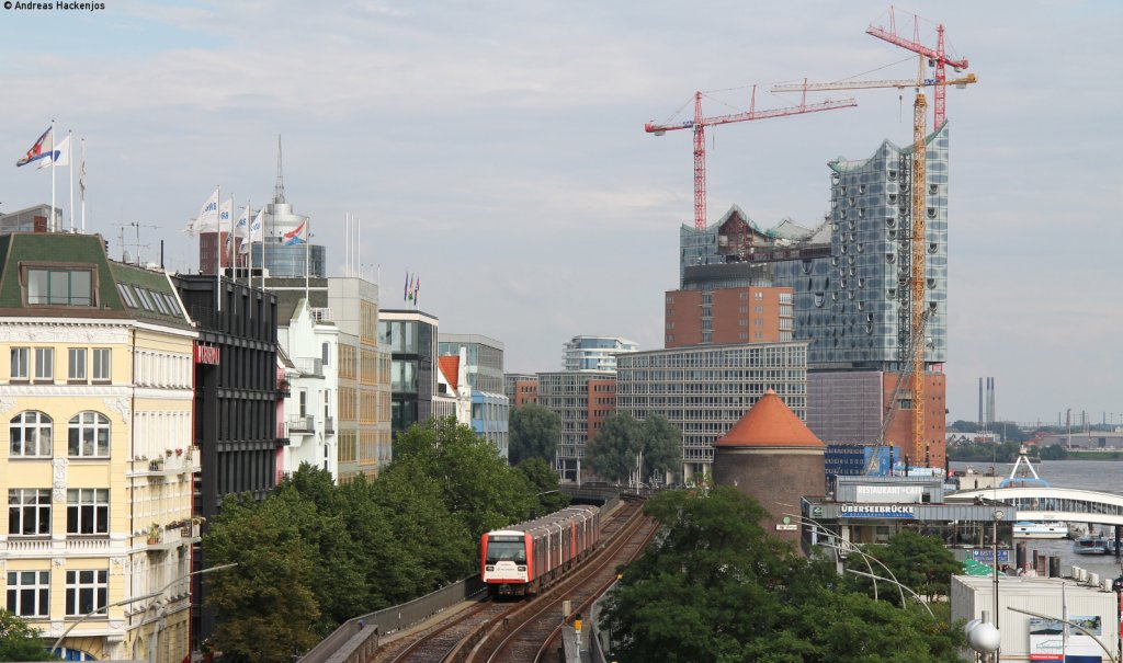 DT 3 837 als U3 nach Schlump Barmbek bei den Landungsbrcken 5.8.12