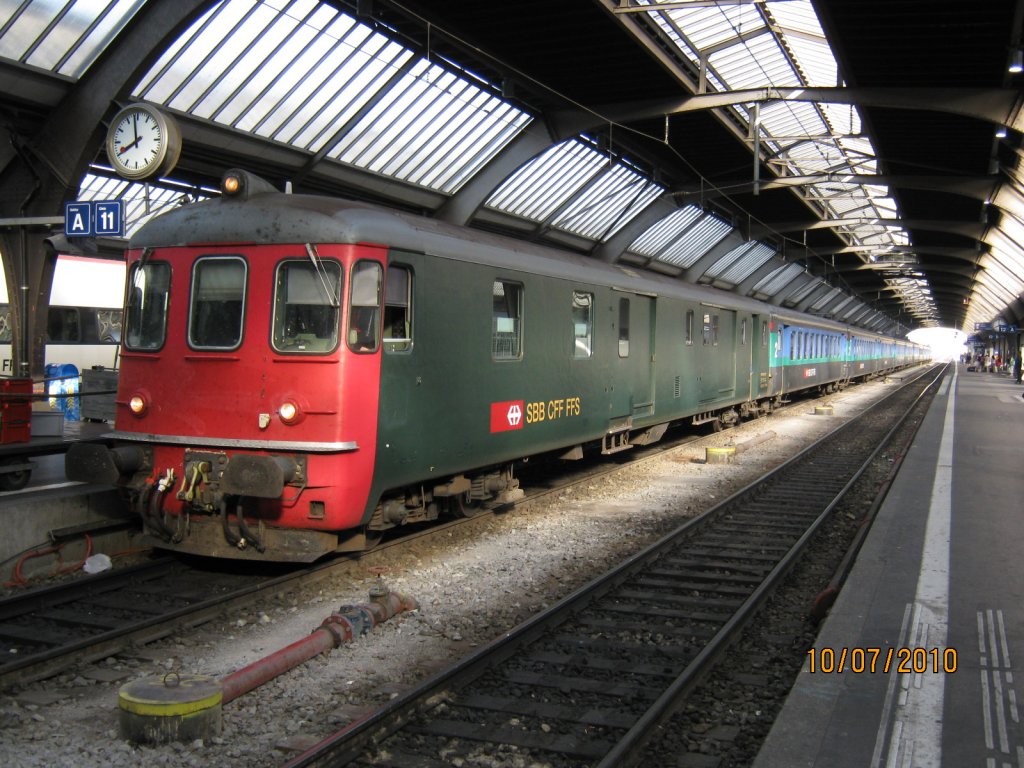 Dt 50 85 92-33 927 mit Ersatzzug nach Basel SBB im Bahnhof Zrich HB, 10.07.2010. Smtliche Dt wurden per Fahrplanwechsel 2010 ausrangiert.