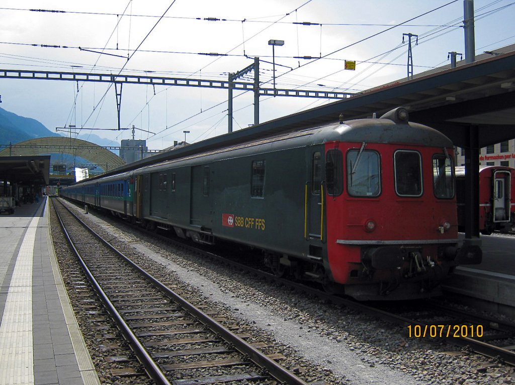 Dt 50 85 92-33 927 mit Ersatzzug nach Basel SBB im Bahnhof Chur, 10.07.2010. Smtliche Dt wurden per Fahrplanwechsel 2010 ausrangiert.