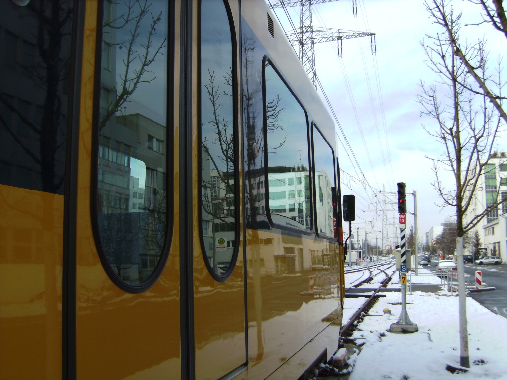 DT8.S vor der Ausfahrt zur Fahrschulfahrt Fasanenhof Schelmenwasen mit Signal