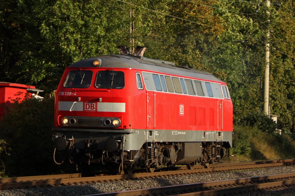 Due 218 139 am 5.9.11 als Lz bei der Durchfahrt durch Ratingen-Lintorf.