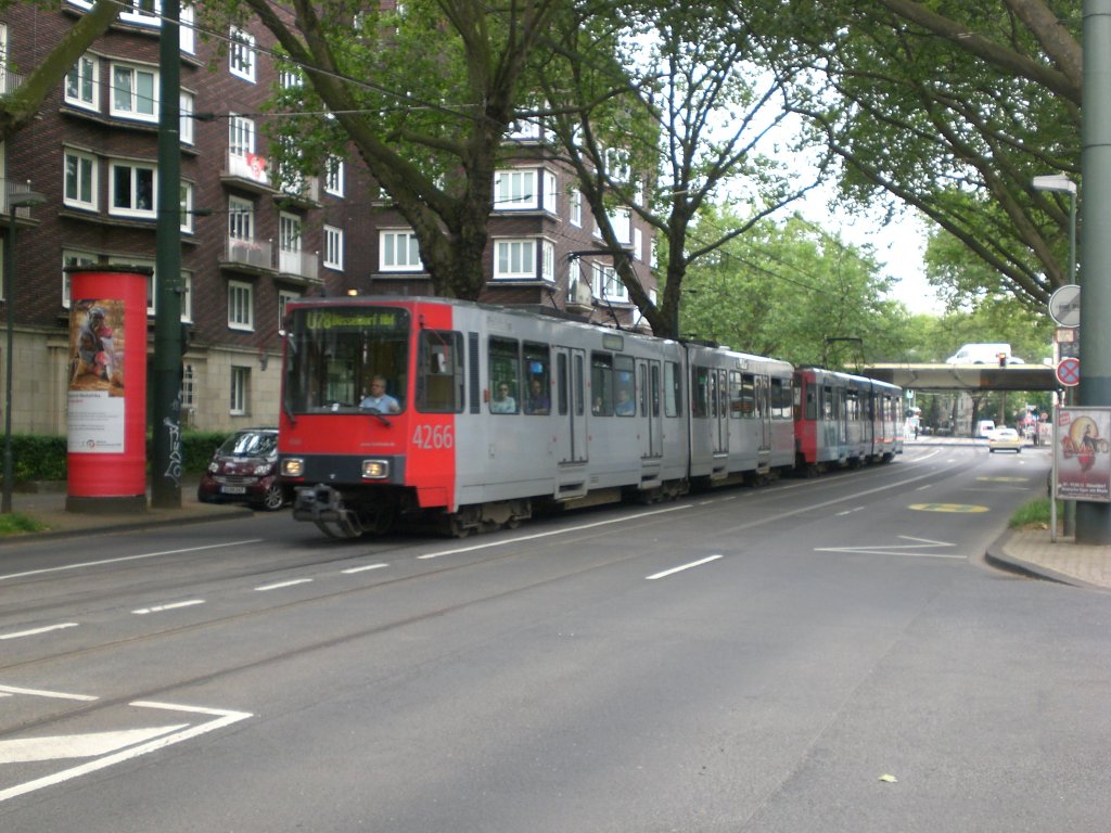 Düsseldorf: Die U78 nach Düsseldorf Hauptbahnhof an der Haltestelle ...