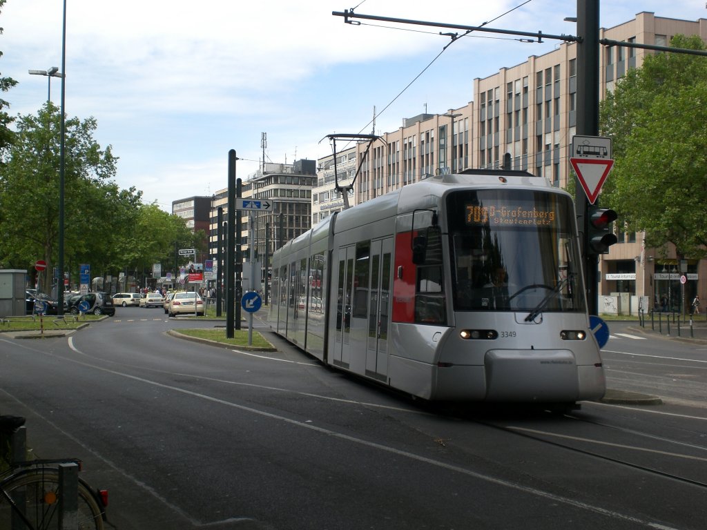D�sseldorf: Stra�enbahnlinie 709 nach Grafenberg Staufenplatz am Hauptbahnhof.(2.7.2012)

