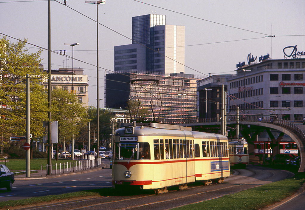 D�sseldorf Tw 2105 in der Hofgartenstra�e, 22.04.1987.
