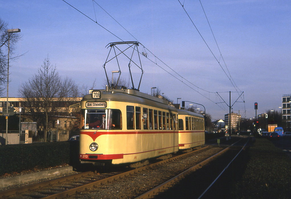 Dsseldorf Tw 2113 mit Bw 1822, Auf'm Hennekamp, 23.12.1987.