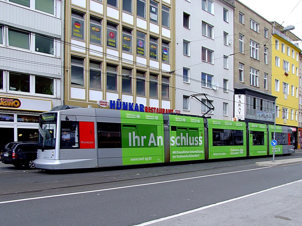 Dsseldorfer Stadtwerke nutzen die Straenbahn als Werbetrger;110827