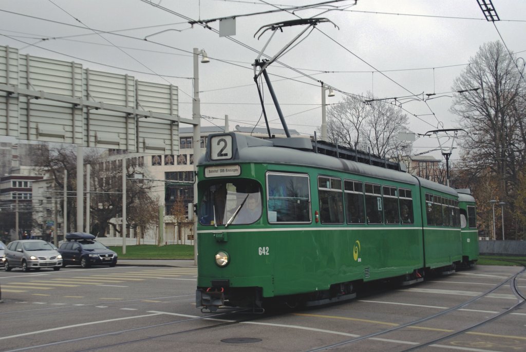 Dwag Be 4/6 642 und 629 fahren am Bahnhof SBB ein. Die Aufnahme stammt vom 26.11.2008.