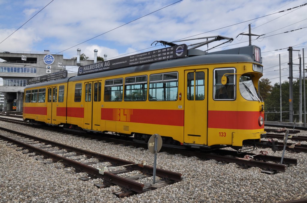 Dwag mit der Betriebsnummer 133 (ex BVB 633) auf dem Hof des Depot Ruchfeld. Die Aufnahme stammt vom 16.08.2011.