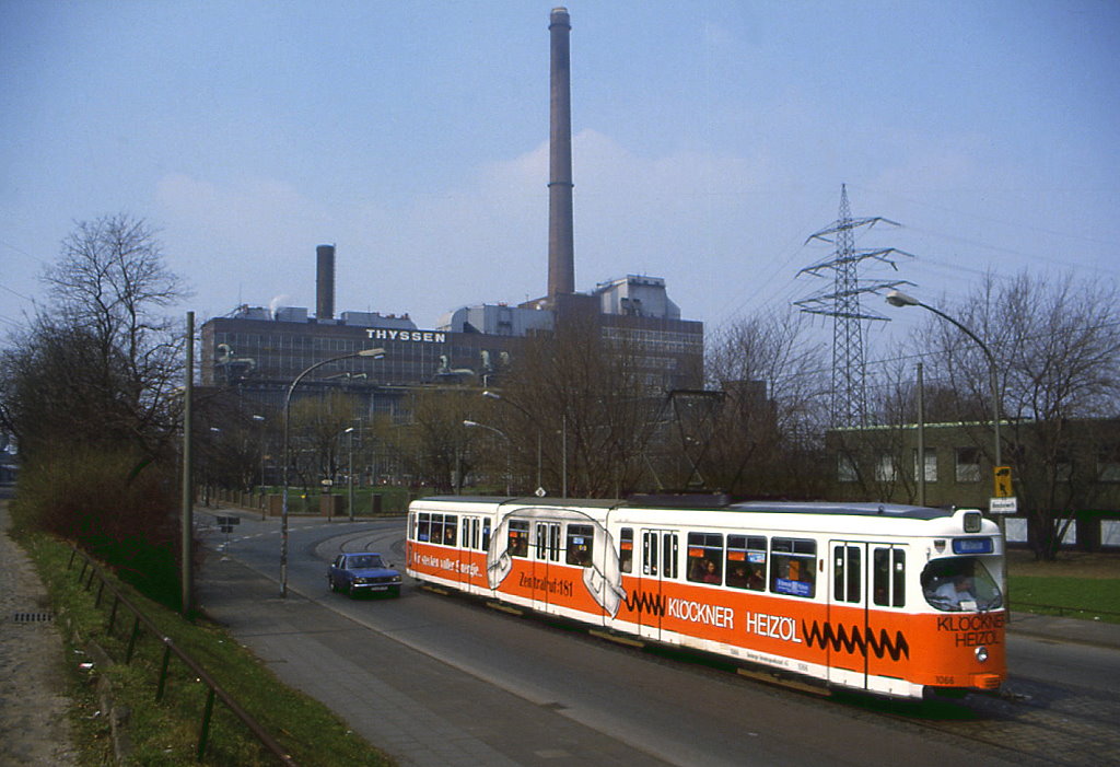 Duisburg Tw 1066 in Ruhrort, 13.04.1986.