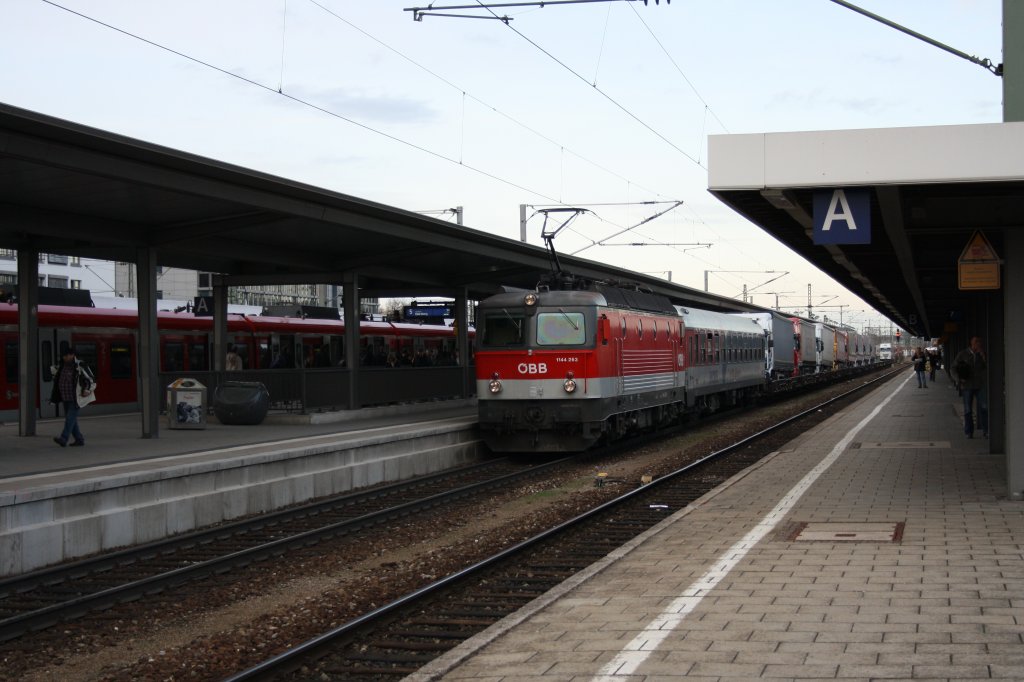 Durch M�nchen Ost mit ihrer RoLa fuhr am 29.03.10 die 1144 263-1