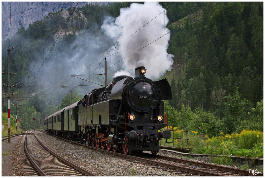 Durch das romantische Ges�use, dampft 78.618 mit Fotosonderzug 17254 von Hieflau nach Selzthal. 
Gstatterboden 11.8.2012 
