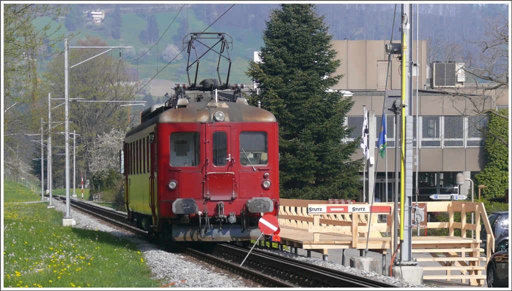 Durch den Umbau und Erweiterung des Bahnbergangs ber die Thalerstrasse wurde die Endstation Heiden 200m Richtung Rorschach verschoben und eigens ein Holzperron errichtet. (27.04.2010)