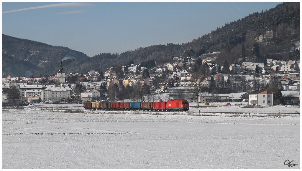 Durch das verschneite Aichfeld, fhrt 2016 085 mit Leerzug 63509 von Pls nach Knittelfeld. 
Fohnsdorf 18.1.2012