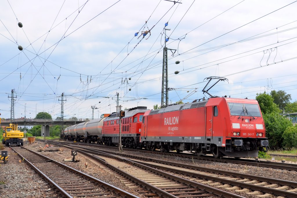 Durchfahrt Bhf Lichtenfels vonm Kronach  Richtung Bamberg 25_06_2011
Die Kbs 840 von Kronach kommt in einer Linkskurve mit Gleisberhhung in  den Bhf Lichtenfels 