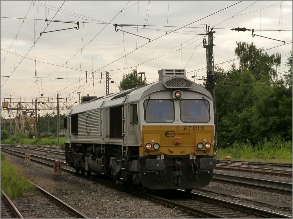 Durchfahrt in Duisburg Wedau fr diese franzsische Class 66 (247 011-0) der Euro Cargo Rail im Juli 2012.