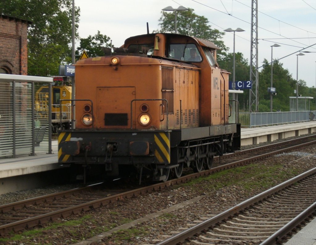 Durchfahrt frei hatte WFL-Lok 3,am 18.Juni 2009,als Diese am Abend durch Bergen/Rgen nach Mukran fuhr.