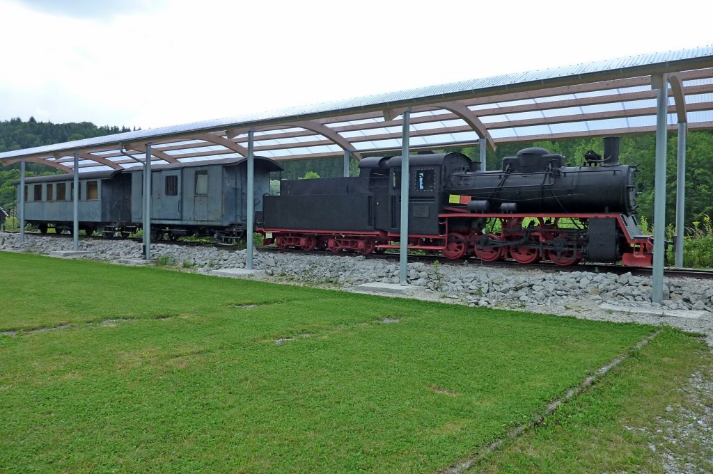 Durlesbach, der historische Zug mit einer polnischen Dampflok Baujahr 1952 steht seit 2010 am stillgelegten Bahnhof, wurde gestiftet vom Unternehmer Alfons Walz aus Bad Waldsee, Aug.2012