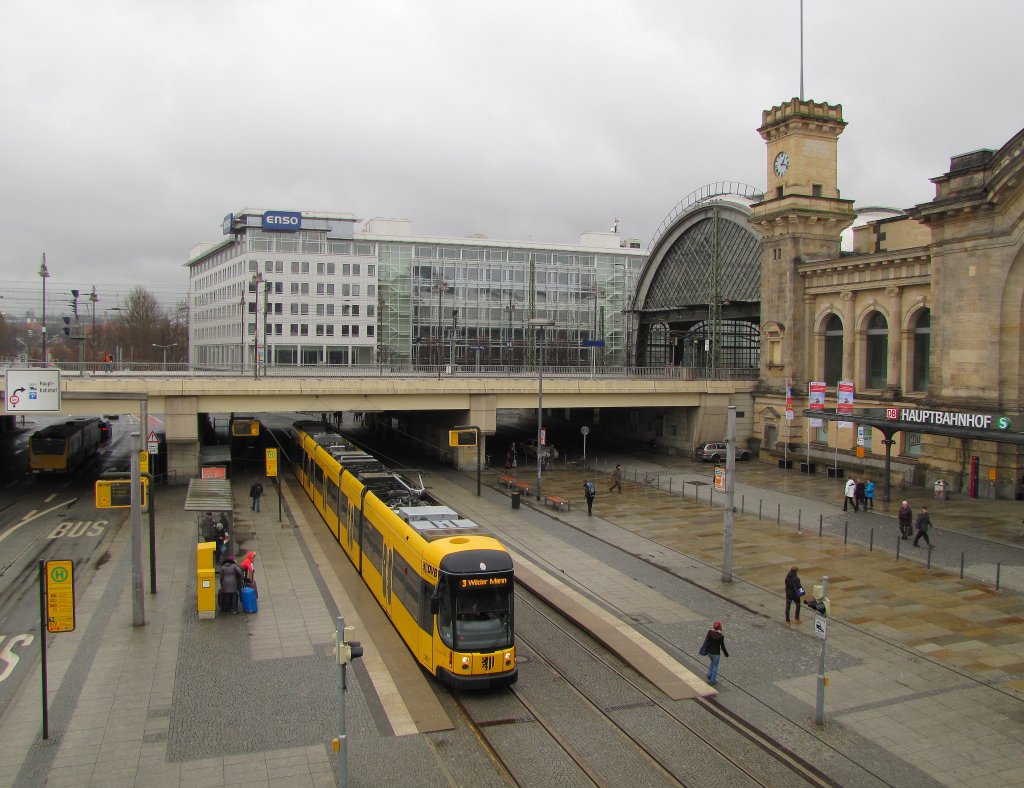 DVB 2627 als Linie 3 nach Wilder Mann, am 05.01.2013 am Dresdener Hauptbahnhof.