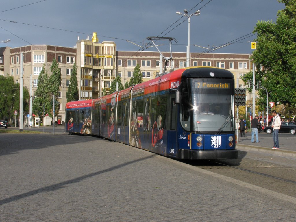 DVB. Nr.2802  Casino  fhrt am 03.10.'09 in die Station Albertplatz ein